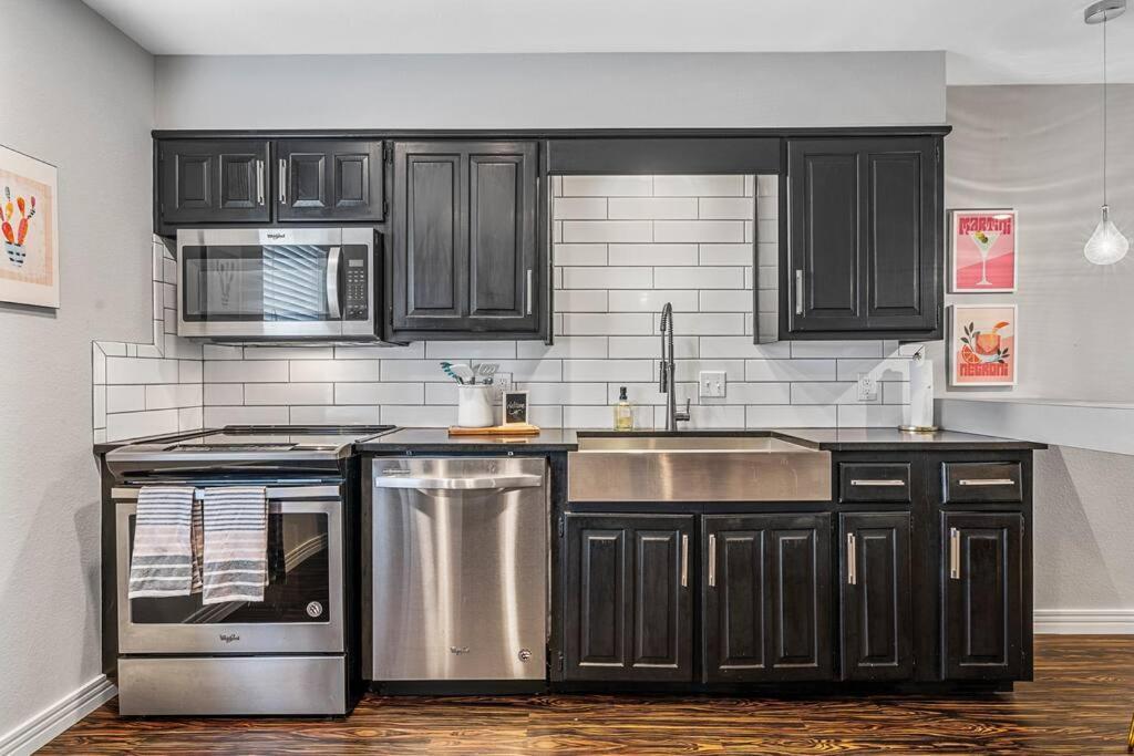 Luxe Condo In City Center Waco Εξωτερικό φωτογραφία