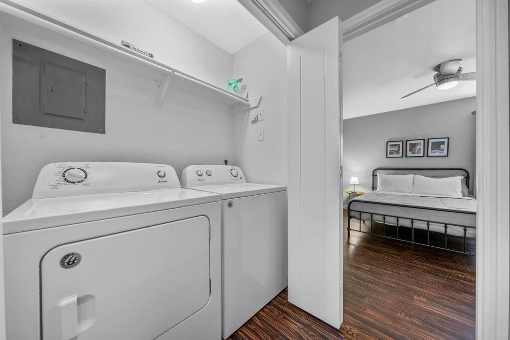 Luxe Condo In City Center Waco Εξωτερικό φωτογραφία