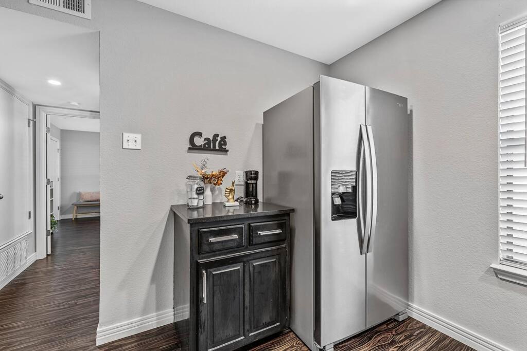 Luxe Condo In City Center Waco Εξωτερικό φωτογραφία